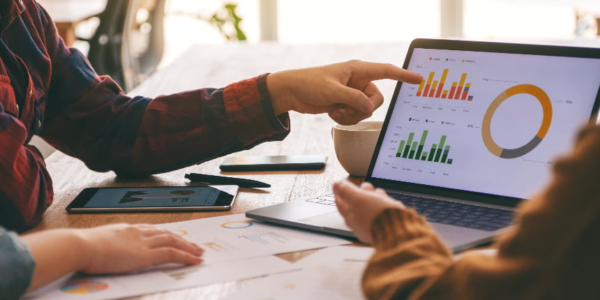 equipe de atendimento mensurando engajamento de clientes