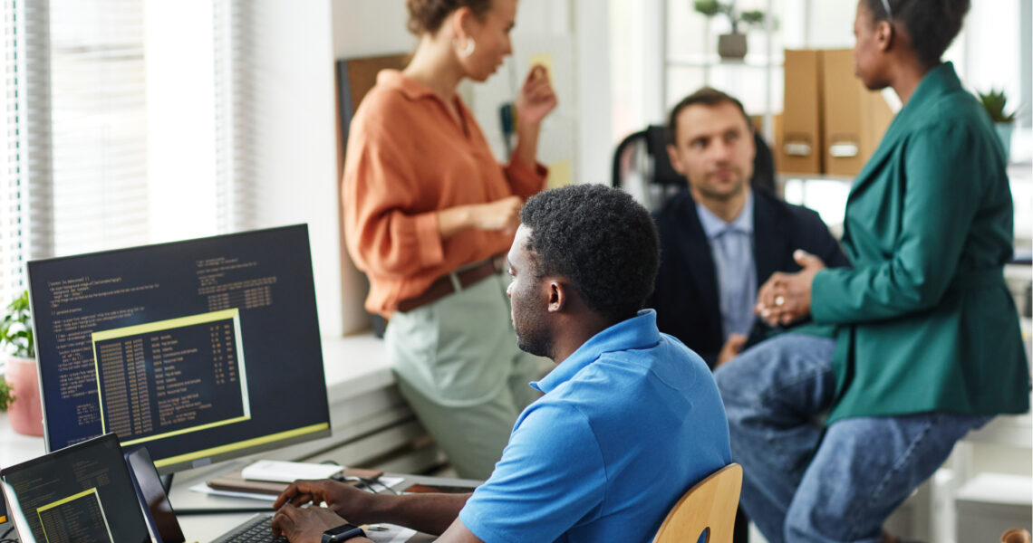 base-conhecimento-open-source-vs-saas